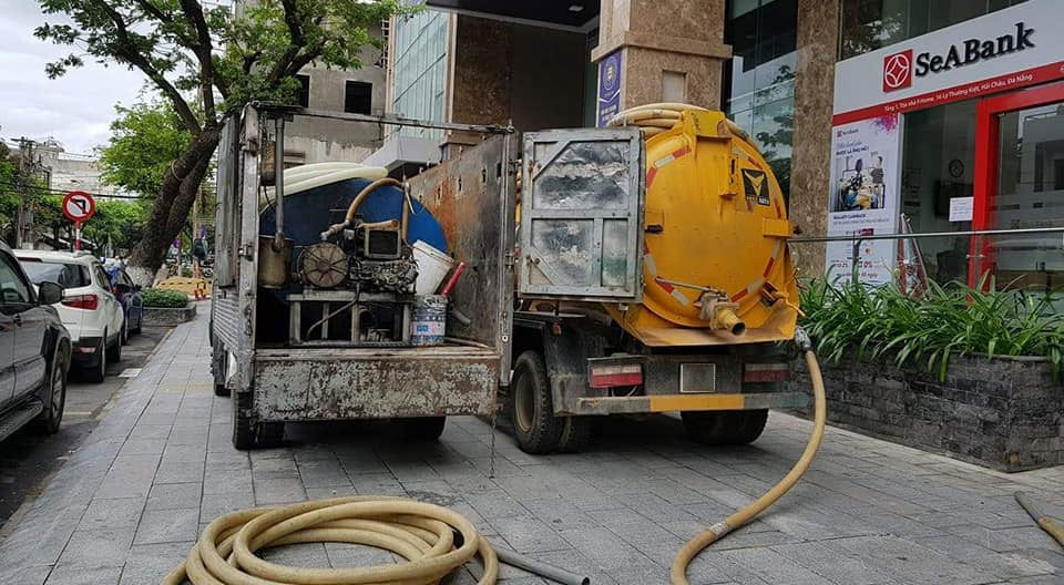 doi-tho-hut-ham-cau-tai-krong-ana-lam-viec-chuyen-nghiep2-1